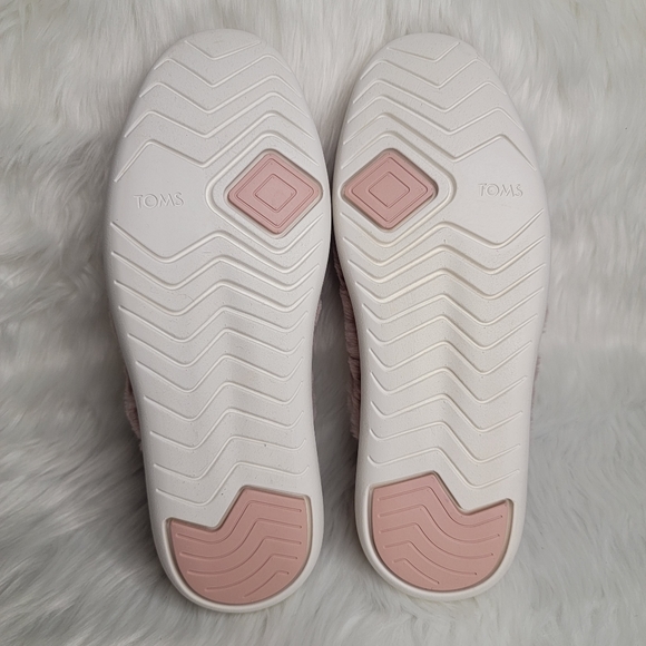 TOMS alpargata mule rose pink faux fur slippers. - Picture 11 of 11